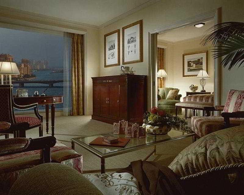 Four Seasons Cairo At The First Residence Giza Exterior foto A suite at the Four Seasons Hotel