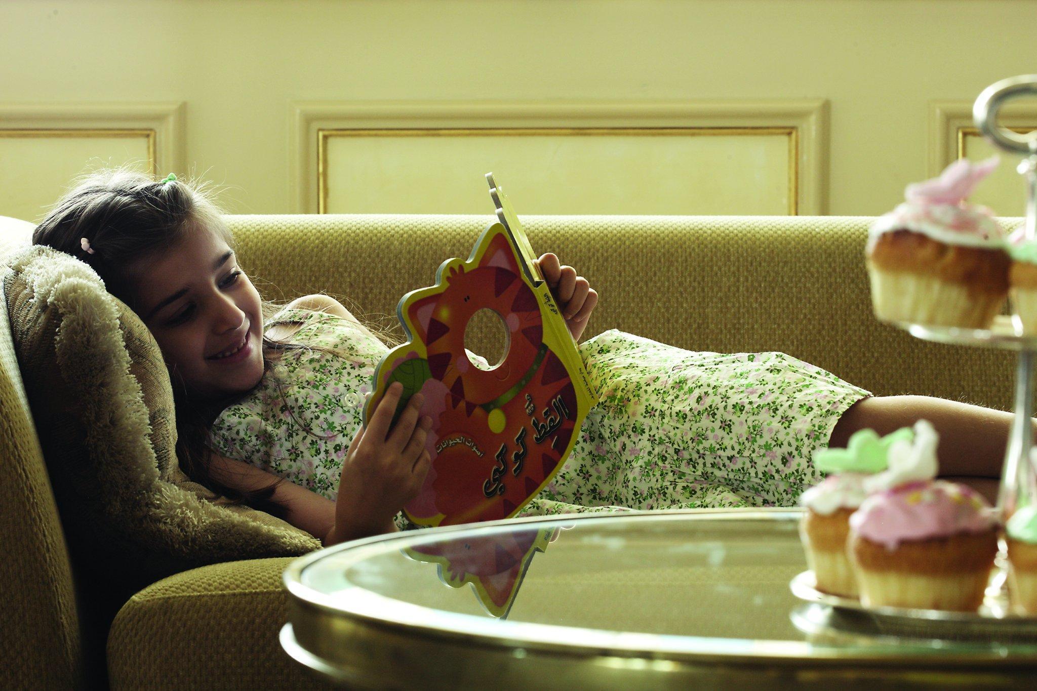 Four Seasons Cairo At The First Residence Giza Exterior foto A child reading a book