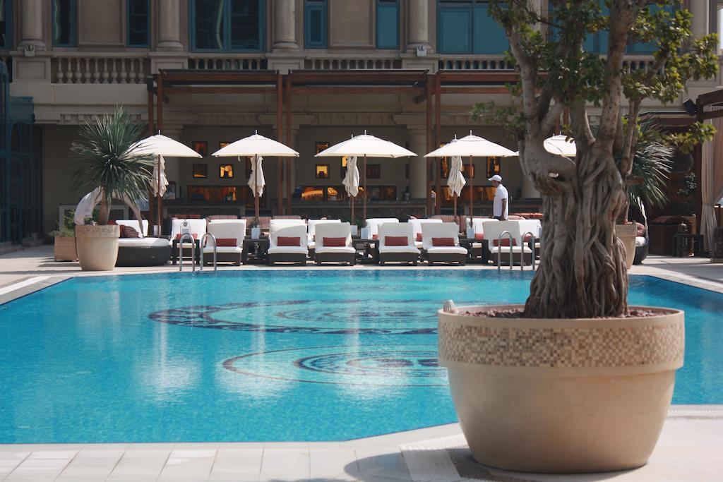 Four Seasons Cairo At The First Residence Giza Exterior foto The pool at the Four Seasons Hotel