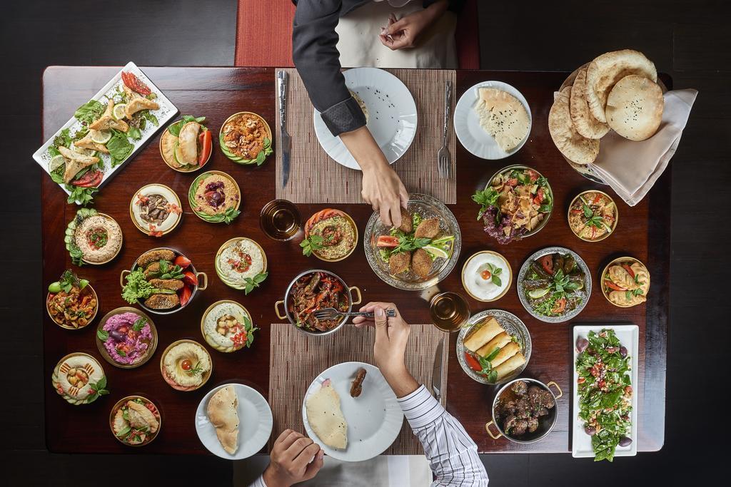 Four Seasons Cairo At The First Residence Giza Exterior foto A selection of dishes at a restaurant in Dubai