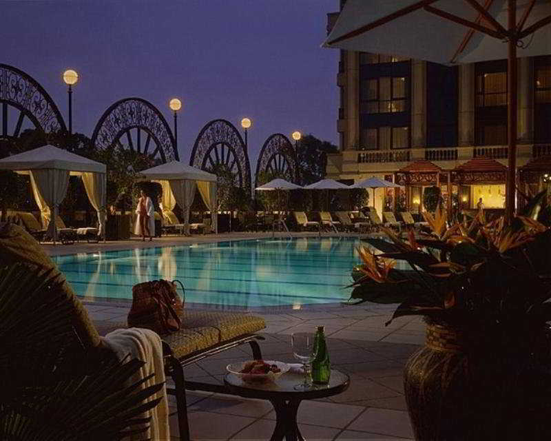 Four Seasons Cairo At The First Residence Giza Instalações foto The pool at the Four Seasons Hotel