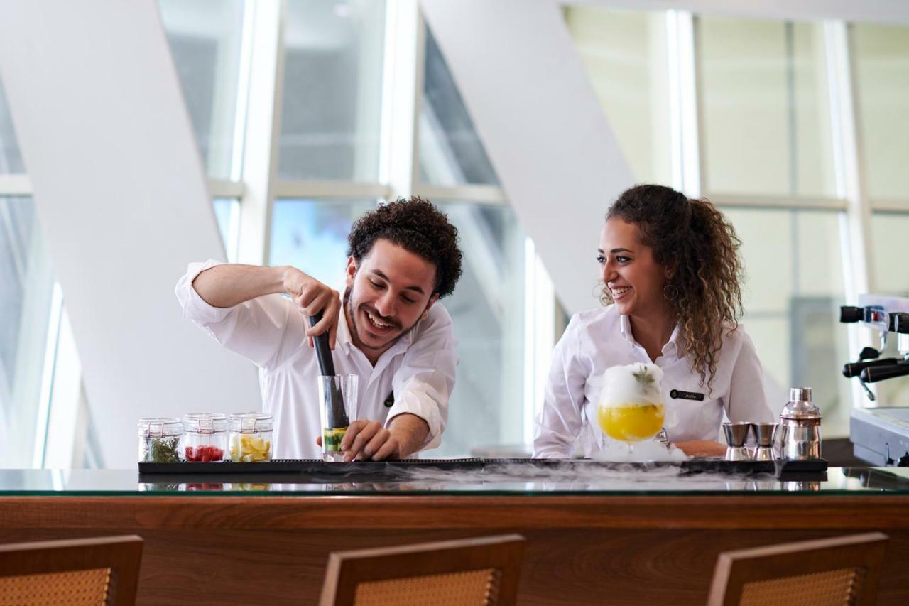 Four Seasons Cairo At The First Residence Giza Exterior foto Students at the University of Gastronomic Tourism