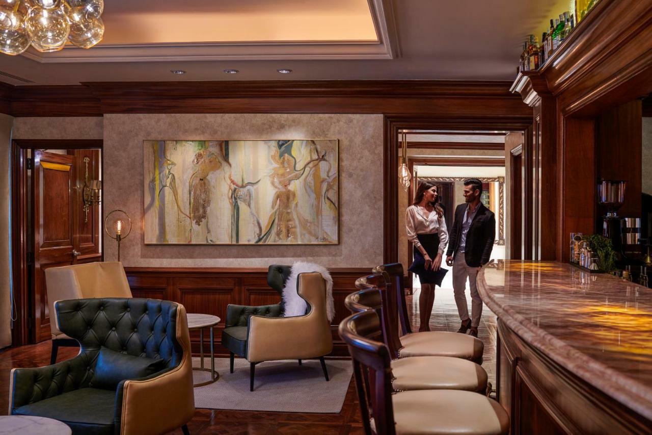 Four Seasons Cairo At The First Residence Giza Exterior foto The bar at the St Regis